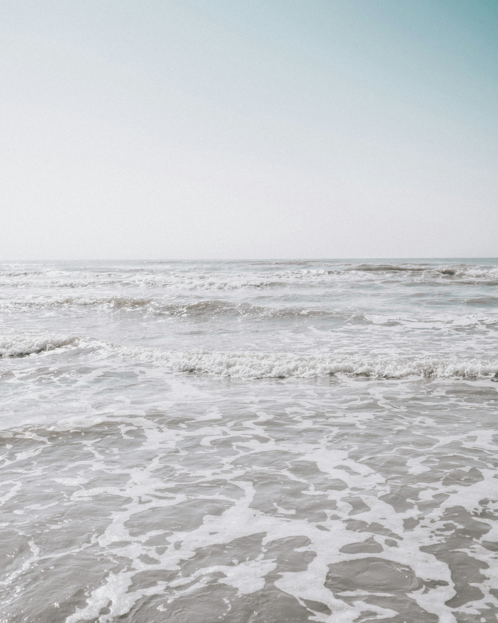 Open water and waves near Galveston, Texas — a regional photograph, not a tanker-generated wave.